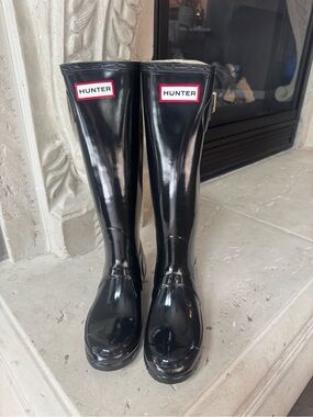Hunter Black Gloss Rain Boots with Logo Trim